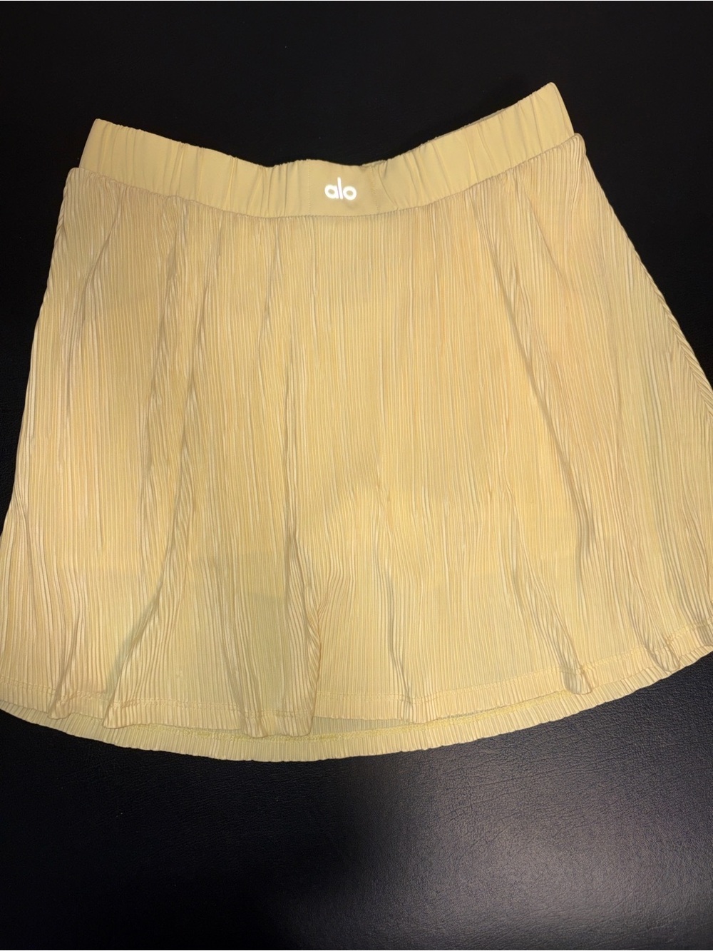ALO Yoga Women's Pleated lemon ice Skirt plisse light yellow skirt